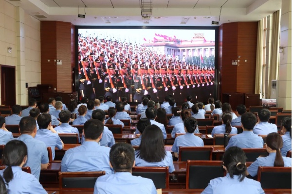 沛县检察院组织观看阅兵仪式 弘扬抗战精神.jpg